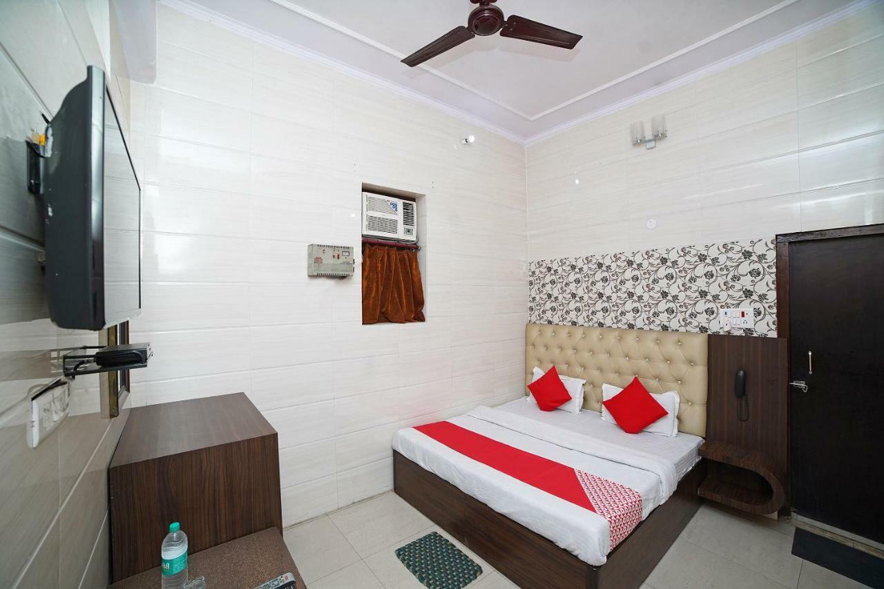 Oyo 39543 Hotel Kk Pantnagar Exteriör bild